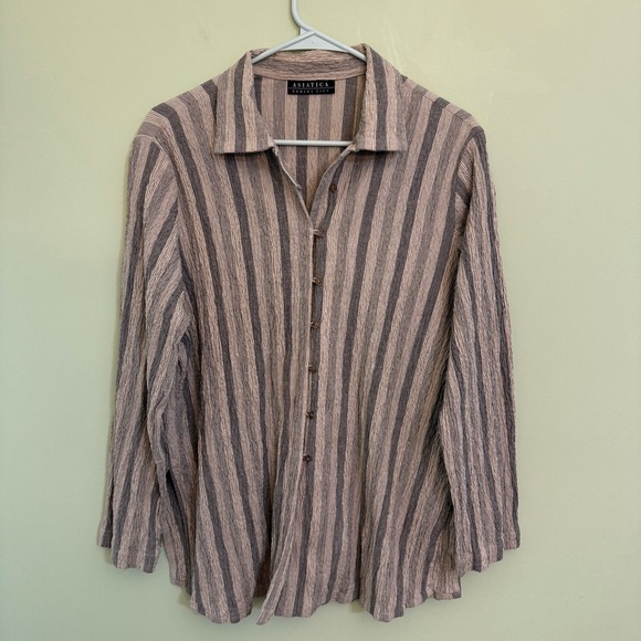 Asiatica Striped tan / black blouse crinkly high end luxury. - Picture 1 of 8